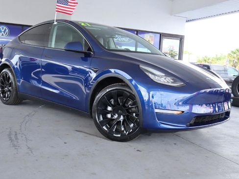 Used 2021 Tesla Model Y Long Range AWD/4WD image 3