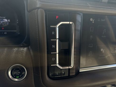 Used 2023 GMC Yukon XL Denali image 16