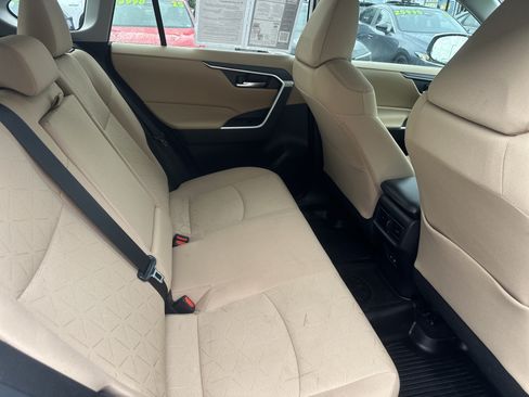 Used 2023 Toyota RAV4 XLE AWD/4WD image 7