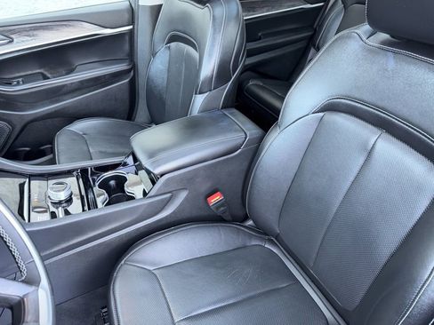 Used 2023 Jeep Grand Cherokee L Limited w/ Luxury Tech Group II image 9