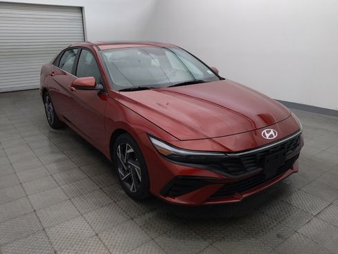 Used 2025 Hyundai Elantra SEL FWD image 13