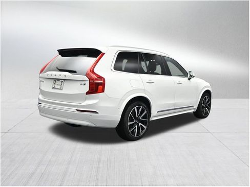 Used 2023 Volvo XC90 B5 Plus AWD/4WD image 5
