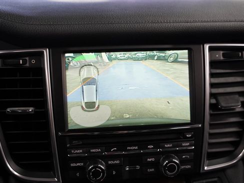 Used 2016 Porsche Panamera image 37