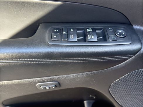 Used 2018 Jeep Grand Cherokee Limited image 21