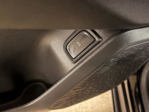 Used 2025 Chevrolet Equinox LT w/ Convenience Package II image 11