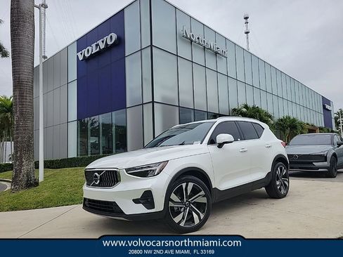Used 2023 Volvo XC40 B4 Plus w/ Driver Assist Package image 1