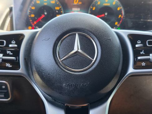 Used 2021 Mercedes-Benz GLB 250 w/ Premium Package image 31