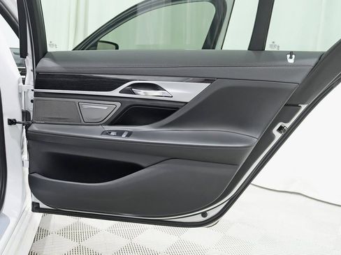 Used 2019 BMW 750i xDrive w/ M Sport Package image 41