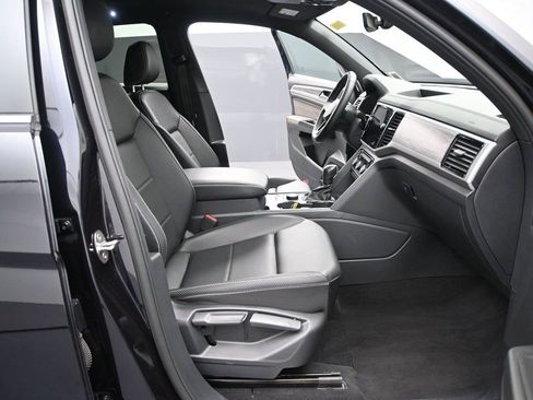 Used 2023 Volkswagen Atlas Cross Sport SE w/ Panoramic Sunroof Package AWD/4WD image 17