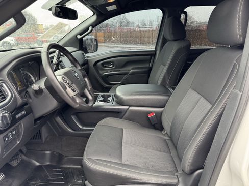 Used 2018 Nissan Titan SV w/ SV Convenience Package image 26