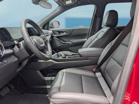 New 2026 Chevrolet Equinox LT w/ Convenience Package II FWD image 17