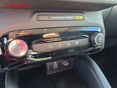 New 2025 Ford Escape SE image 17