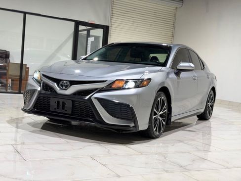 Used 2021 Toyota Camry SE FWD image 5