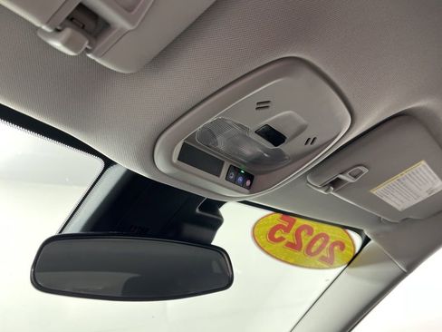 Certified 2025 Chevrolet Trax LT image 24