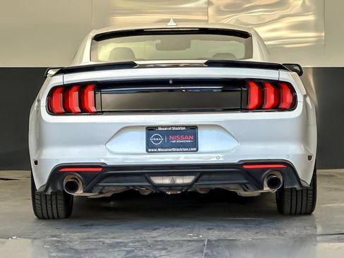Used 2022 Ford Mustang Premium RWD image 4