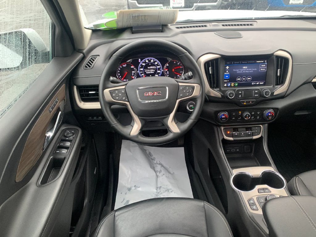 Used 2023 GMC Terrain Denali w/ Denali Premium Package AWD/4WD image 17