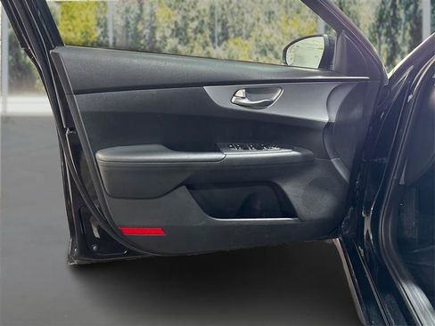 Used 2023 Kia Forte LXS FWD image 17