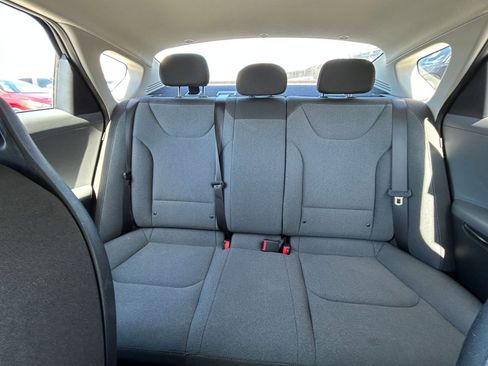 Used 2025 Kia K4 LXS image 33