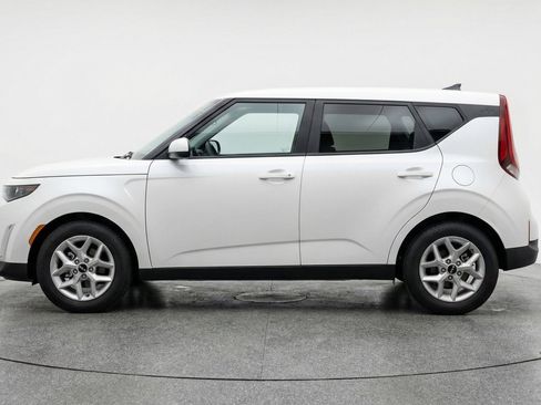 Used 2025 Kia Soul LX w/ LX Technology Package FWD image 5