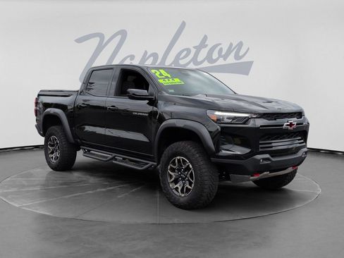 Used 2024 Chevrolet Colorado ZR2 w/ ZR2 Convenience Package III AWD/4WD image 3