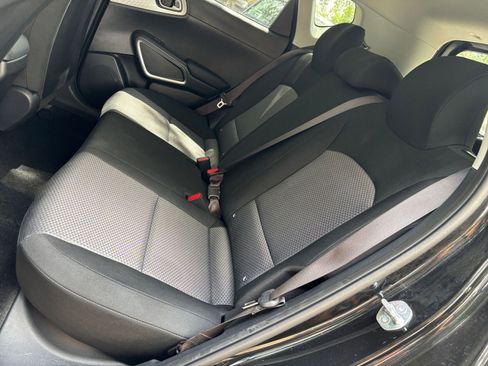 Used 2025 Kia Soul LX w/ LX Technology Package FWD image 37