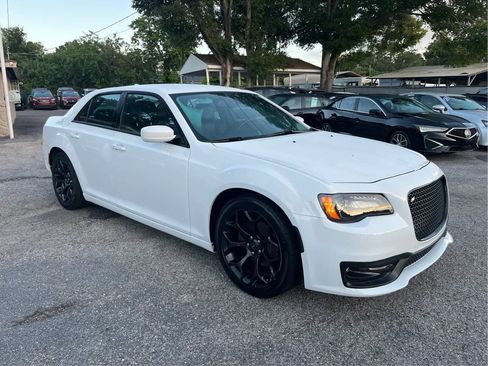 Used 2020 Chrysler 300 S RWD image 3