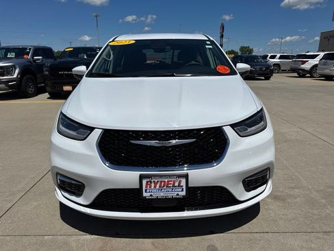 Certified 2023 Chrysler Pacifica Touring-L FWD image 28