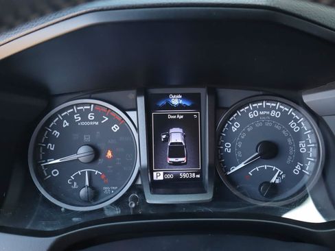 Used 2021 Toyota Tacoma TRD Off-Road w/ TRD Premium Off Road Package AWD/4WD image 7