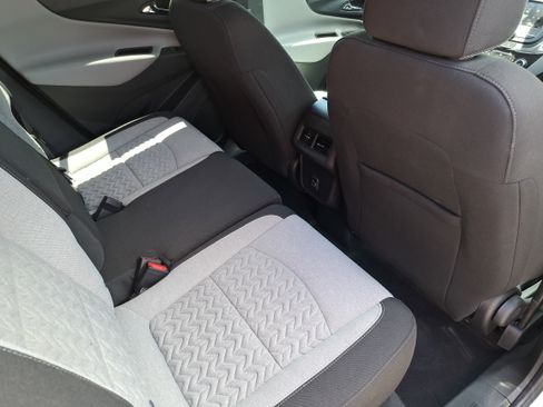 Used 2022 Chevrolet Equinox LS w/ LS Convenience Package FWD image 11
