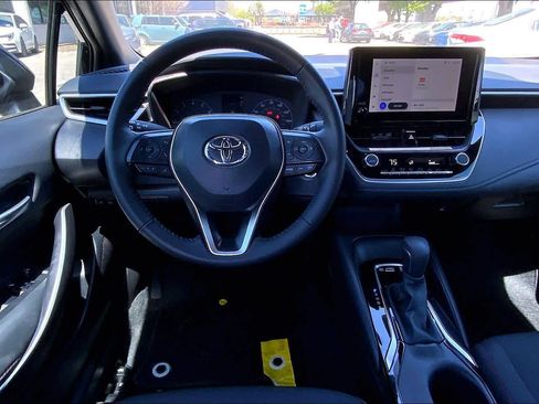 Used 2025 Toyota Corolla SE FWD image 6