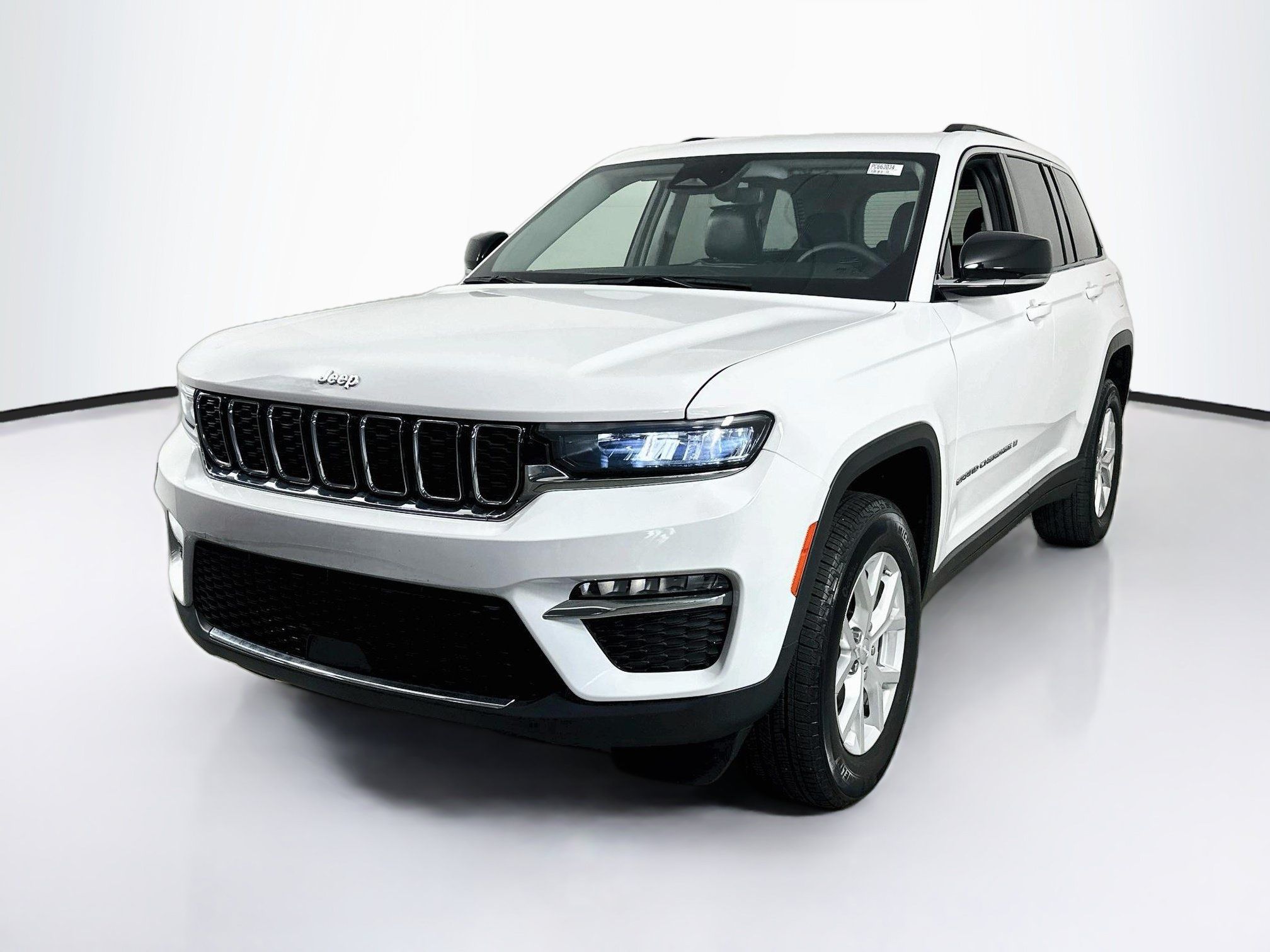 Used 2023 Jeep Grand Cherokee Limited RWD image 1