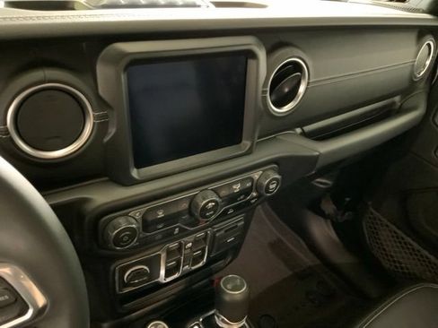 Used 2023 Jeep Wrangler Unlimited Sahara AWD/4WD image 19