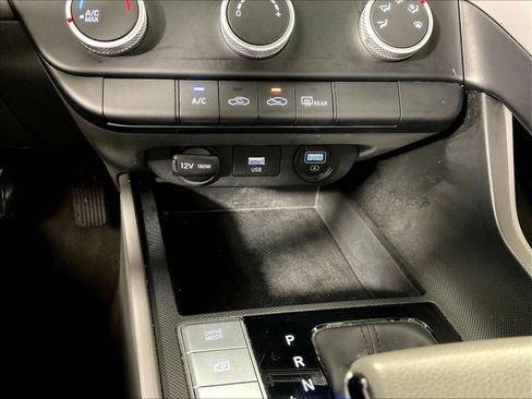 Used 2022 Hyundai Elantra SE FWD image 15