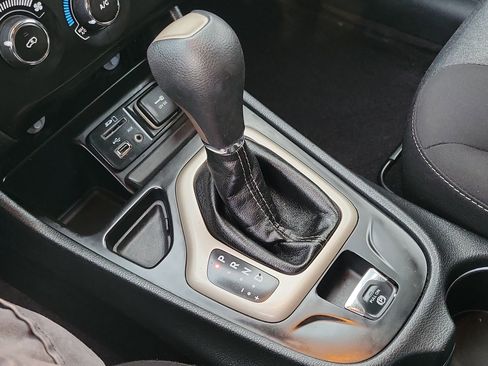 Used 2017 Jeep Cherokee Altitude image 13