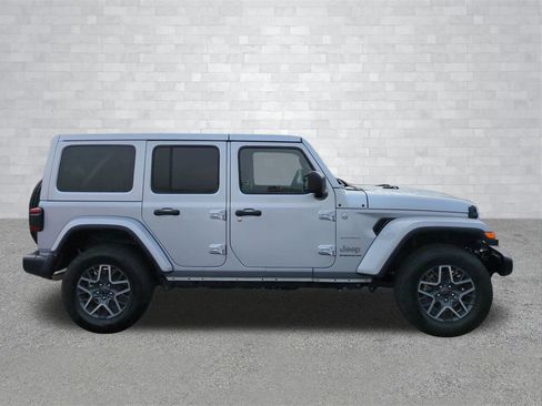 Used 2024 Jeep Wrangler Sahara image 3
