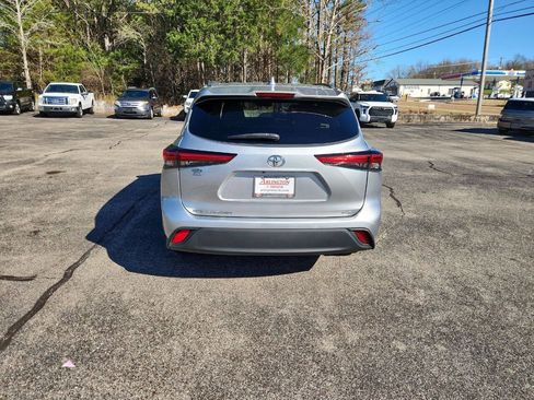 Used 2021 Toyota Highlander XLE image 8