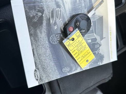 Used 2018 Ford Escape SE image 31