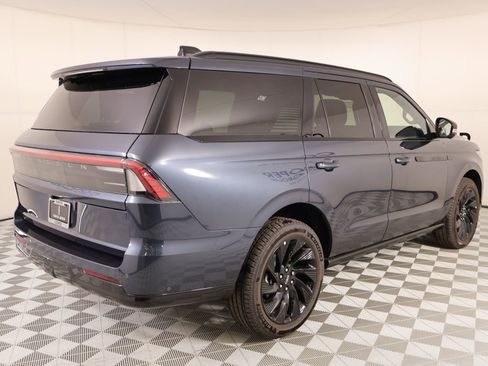 New 2025 Lincoln Navigator Reserve w/ Jet Appearance Package AWD/4WD image 22
