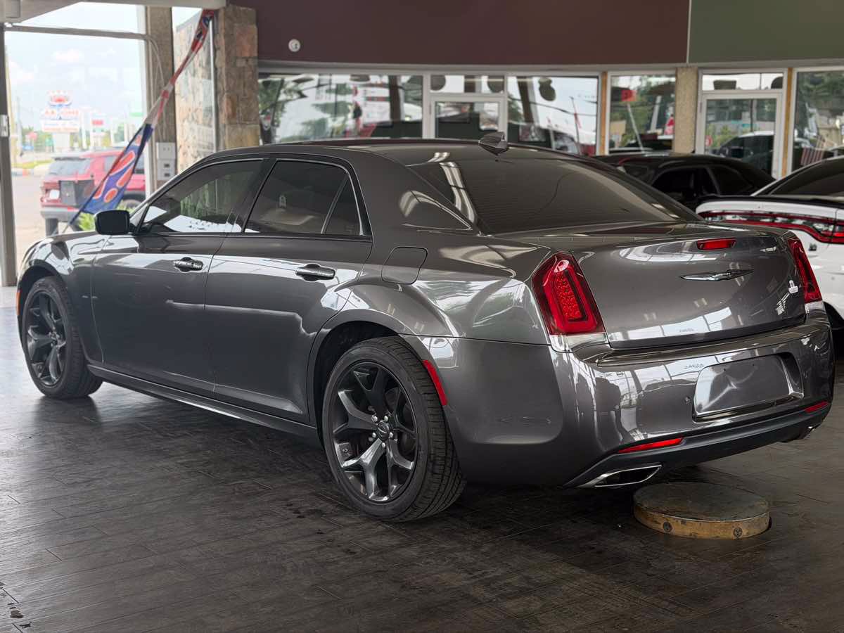 Used 2023 Chrysler 300 Touring L w/ Safetytec Plus Group RWD image 13