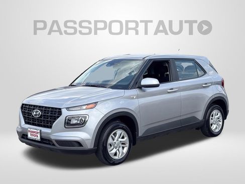 Used 2025 Hyundai Venue SE FWD image 1