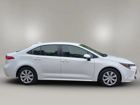 Used 2021 Toyota Corolla LE FWD image 4
