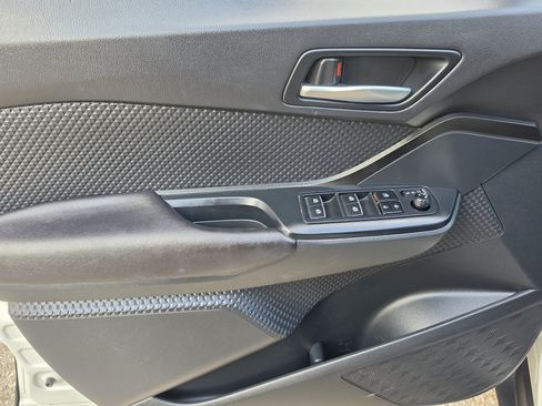 Used 2018 Toyota C-HR XLE FWD image 22