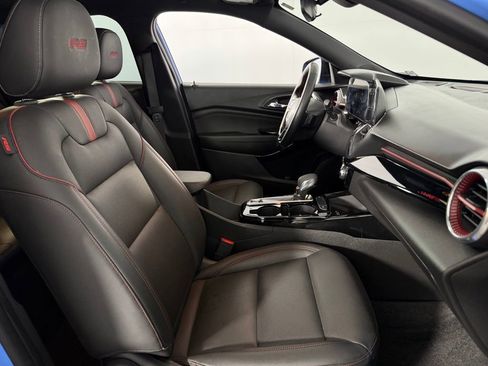 Used 2024 Chevrolet Trax RS w/ Sunroof Package FWD image 31