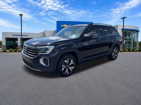 Used 2024 Volkswagen Atlas SE AWD/4WD image 3