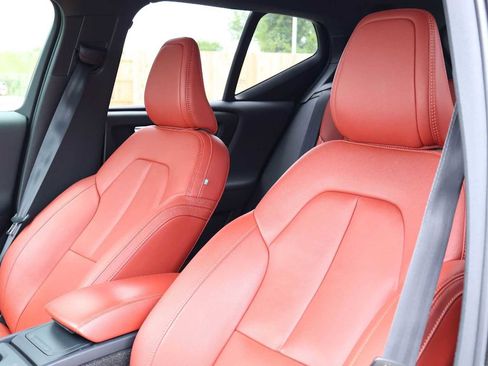 Used 2019 Volvo XC40 T5 Momentum AWD/4WD image 10