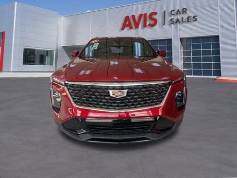 Used 2024 Cadillac XT4 Premium Luxury image 2