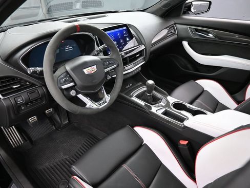 Used 2022 Cadillac CT5 V Blackwing w/ Carbon Fiber Package 2 RWD image 4