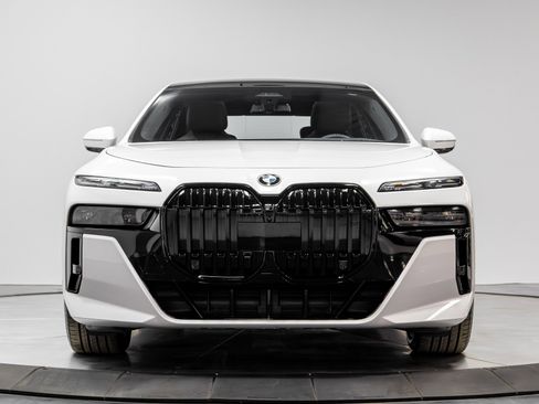 Used 2023 BMW 760i xDrive 760i xDrive w/ Executive Package image 40