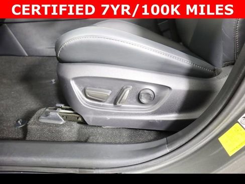 Used 2025 Toyota Crown AWD/4WD image 19