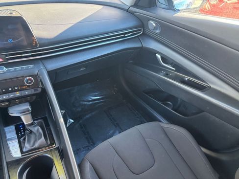 Used 2025 Hyundai Elantra SEL image 31
